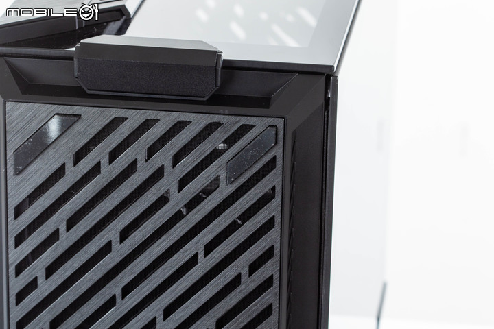ROG Z11 電競機殼開箱試用 以斜向擺主機板真能提高性能?
