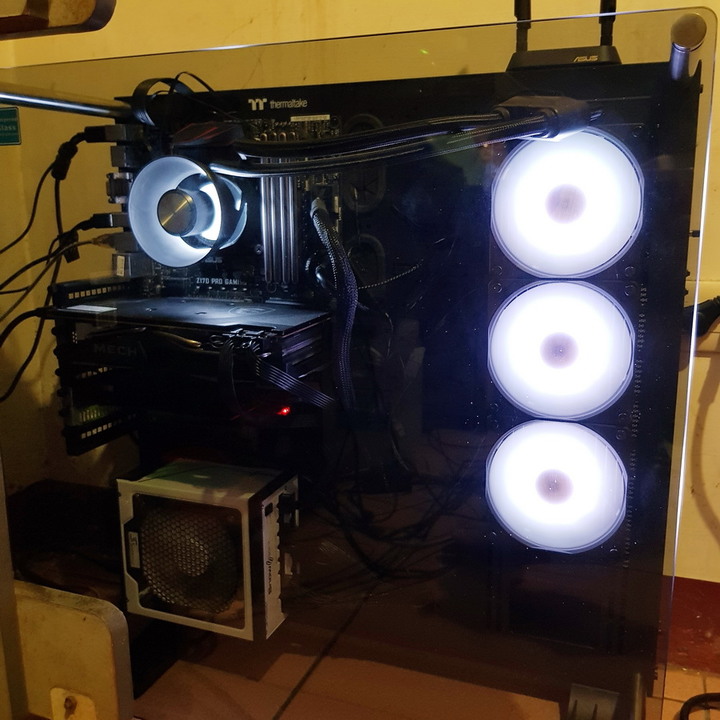 夠冷夠閃亮的一體式水冷散熱器 - 迎廣 InWin BR36