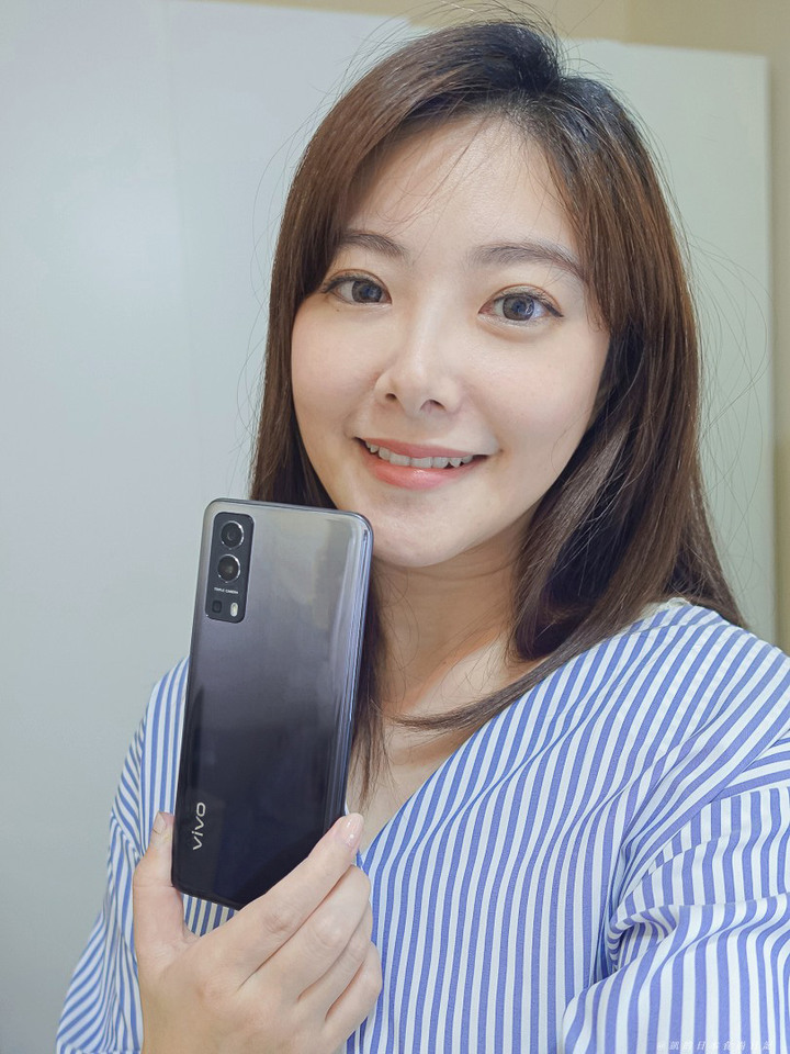 【開箱】vivo Y52 5G。「真人不露相」CP值超高的自拍、視訊美顏小工具