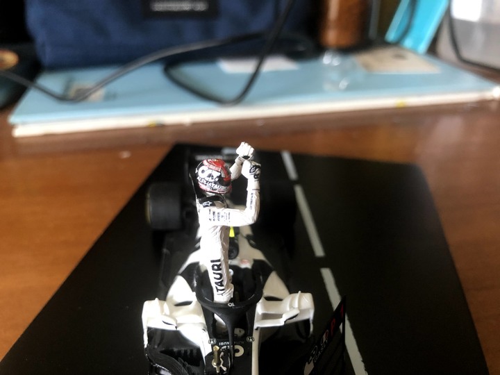 spark 1/43 gasly 2020 monza 首勝紀念版開箱 (圖少微開箱)