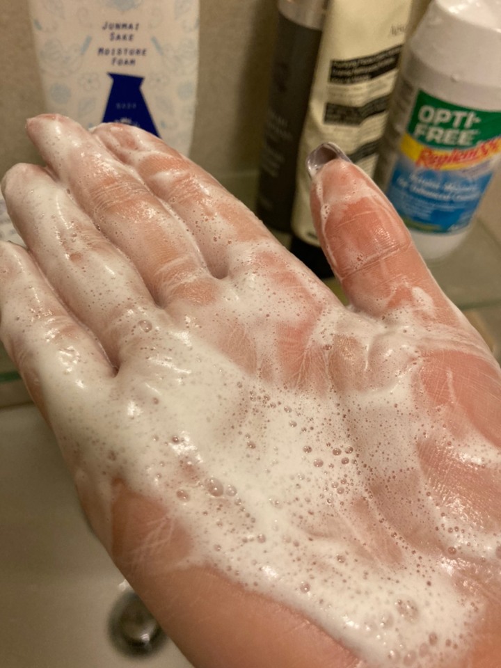分享 很保濕的NADA膠原玻尿酸潔顏乳