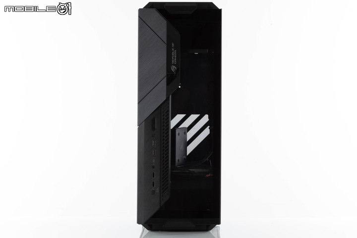 ROG Z11 電競機殼開箱試用 以斜向擺主機板真能提高性能?