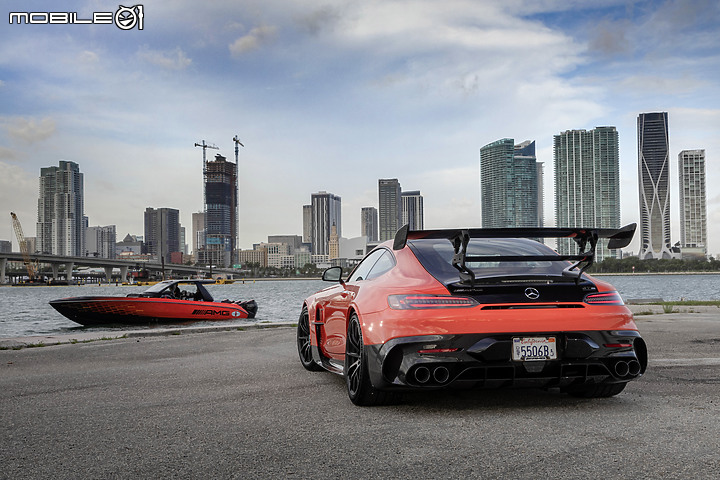 【富豪新玩具】Mercedes-AMG與Cigarette Racing聯名推出41’ Nighthawk AMG Black Series Edition豪華快艇!