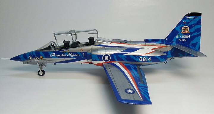 點我看大圖 FREEDOM 1/48 AT-3 自強號教練機