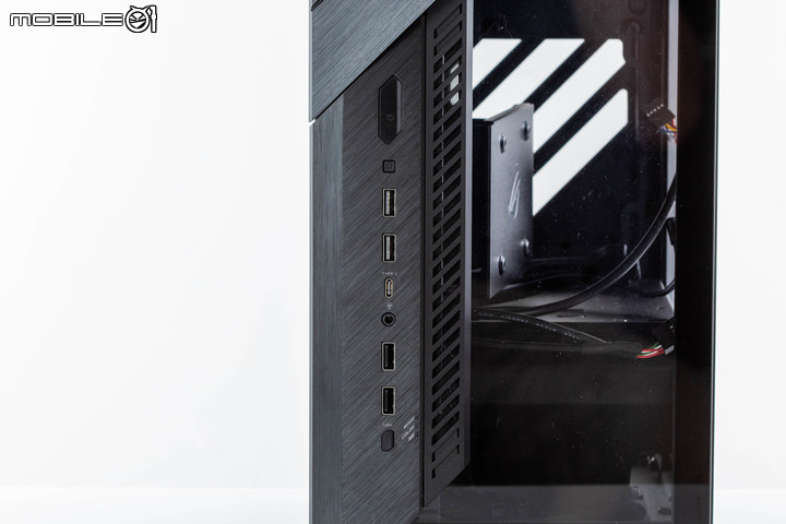 ROG Z11 電競機殼開箱試用 以斜向擺主機板真能提高性能?