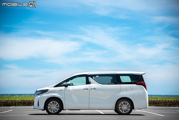Toyota Alphard 新年式試駕|電子後視鏡加持、表現更臻完美!