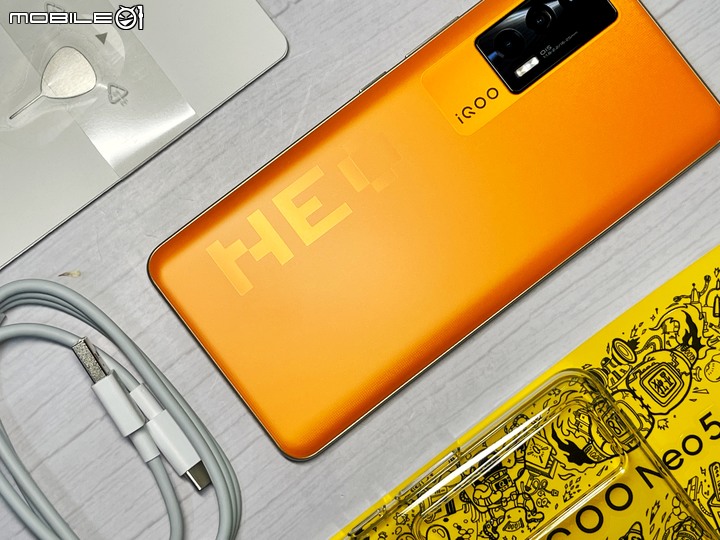 「 開箱 」iQOO Neo 5 簡單開箱 - 與 Vivo X60 Pro 高度相似,挑戰拍照最美遊戲手機