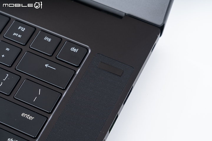 Razer Blade 15 Advanced with Thunderbolt 4 Chroma 薄型電競重磅效能