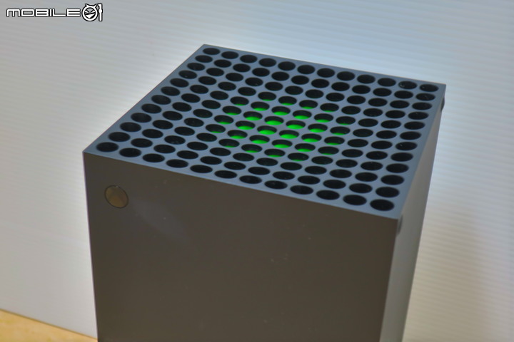 點我看大圖 Xbox Series X 簡易開箱 之 - 終於到貨了...