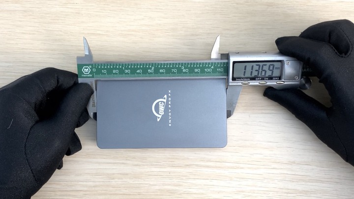 點我看大圖 天下哪有這麼好的事,能讓你左右逢源?OWC Envoy Pro FX,雙協議 Thunderbolt + USB 外接 SSD。