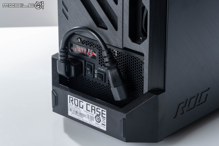 ROG Z11 電競機殼開箱試用 以斜向擺主機板真能提高性能?
