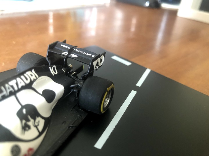 spark 1/43 gasly 2020 monza 首勝紀念版開箱 (圖少微開箱)