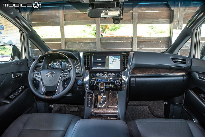 Toyota Alphard 新年式試駕|電子後視鏡加持、表現更臻完美!