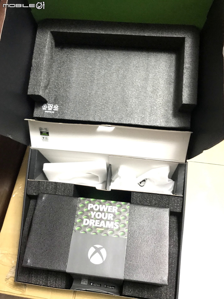 點我看大圖 Xbox Series X 簡易開箱 之 - 終於到貨了...