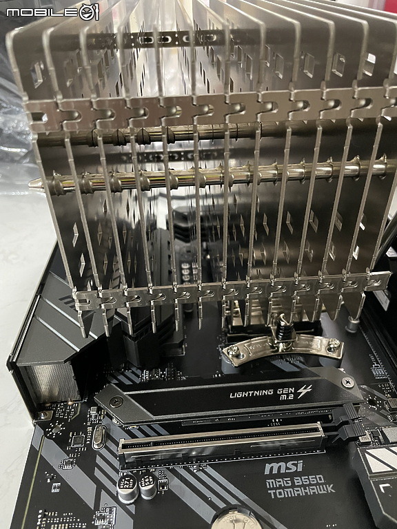 開箱 Noctua 貓頭鷹話題新品 NH-P 無風扇空冷巨無霸力壓 Ryzen 7 5700G