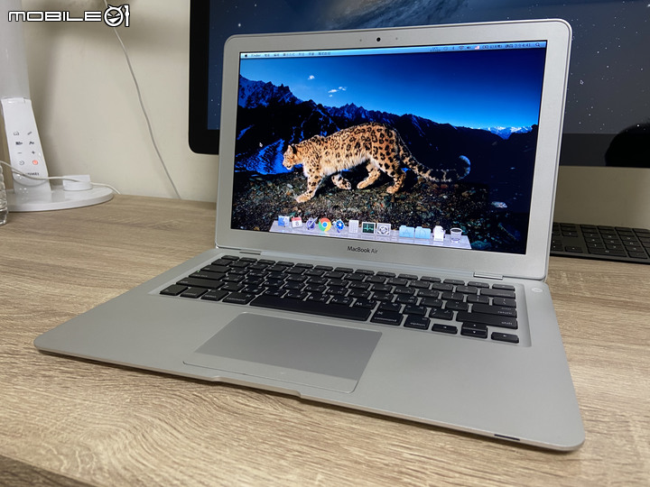 開箱賈伯斯的牛皮紙袋筆電 Macbook Air