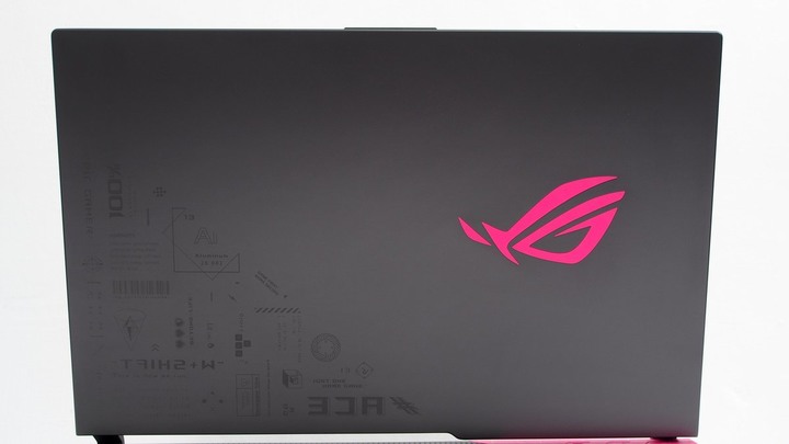 粉粉更厲害 ASUS ROG STRIX G15 電馭粉 G513QM 開箱