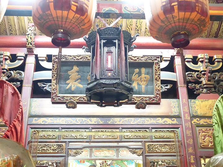 楠梓天后宮 — 擁有「全臺灣最大文字交趾陶」及諸多有故事的交趾陶燒的近300年歷史老廟,外掛楠梓禮拜堂
