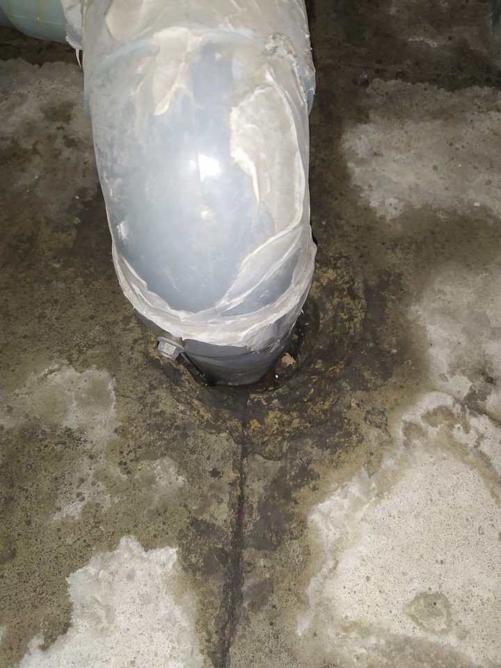 請問水泥地板有多處裂縫能直接全部上二層水性PU防水膠嗎 (標題有更正)
