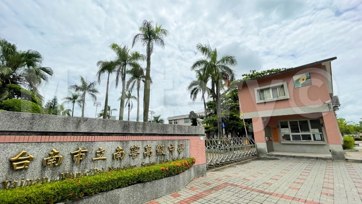 點我看大圖 New 南區【華友聯CASA】最後1字頭 86特區 雙面臨路 售後免煩惱 自辦機能平價首購換屋宅 熱銷討論
