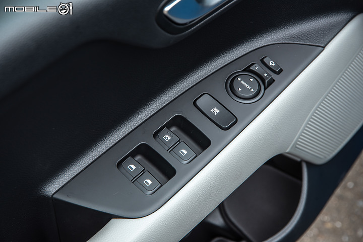 KIA Stonic 1.4驚豔版試駕|實用性出色的入門小休旅!