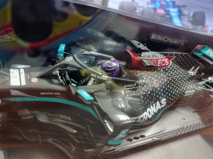 [開箱]1/18 MINICHAMPS MERCEDES W11 L.HAMILTON 2020