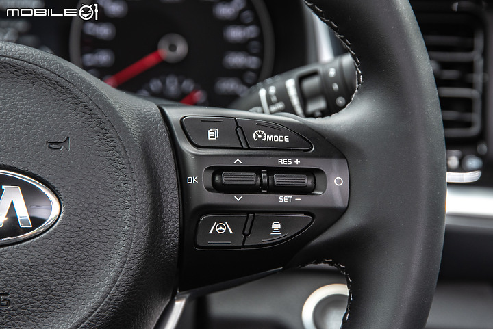 KIA Stonic 1.4驚豔版試駕|實用性出色的入門小休旅!