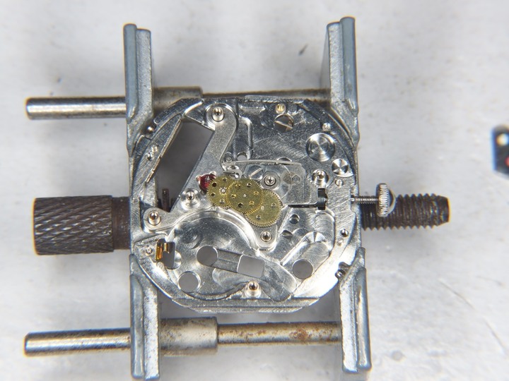 自娛玩修錶 - 無聲的呼救: 老精工石英錶SEIKO QUARTZ (Ref. #: 7810-5059 cal. 7810A)