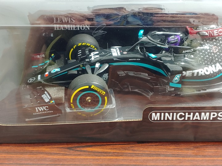 [開箱]1/18 MINICHAMPS MERCEDES W11 L.HAMILTON 2020