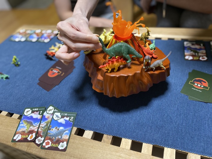 【桌遊分享】大人小孩都愛!恐龍迷必收超Q平衡遊戲