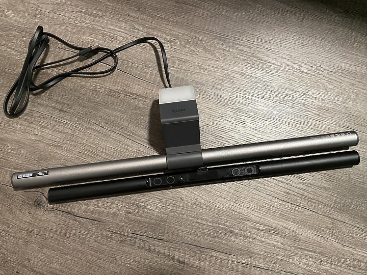 一次入手兩隻BenQ ScreenBar Halo 掛電視+曲面螢幕