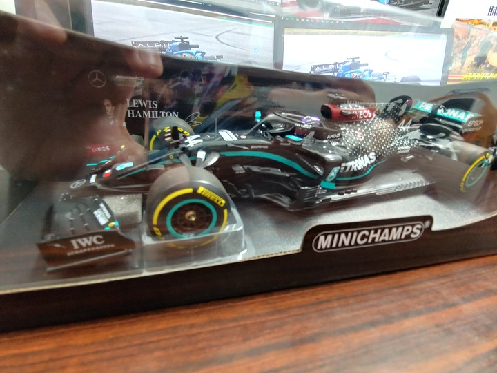 [開箱]1/18 MINICHAMPS MERCEDES W11 L.HAMILTON 2020