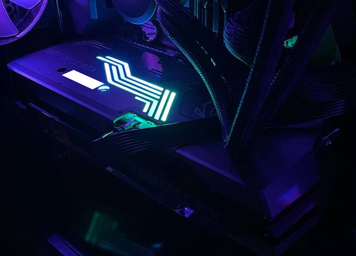 ZOTAC GAMING GeForce RTX 3080 Ti AMP Holo 顯示卡開箱實測 極光外觀設計與效能的完美結合