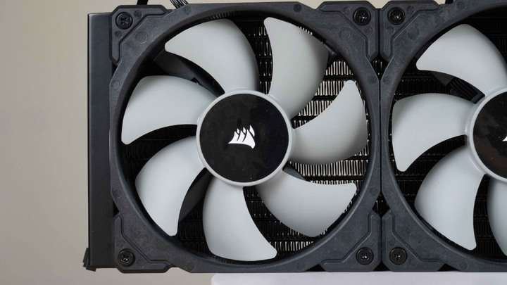 不同以往，這就是船員們的信仰。CORSAIR iCUE H150i PRO RGB XT