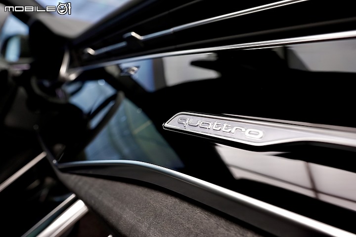 實車照片分享 Audi Q8 55 TFSI quattro S line 金屬龍焰橘 Dragon orange