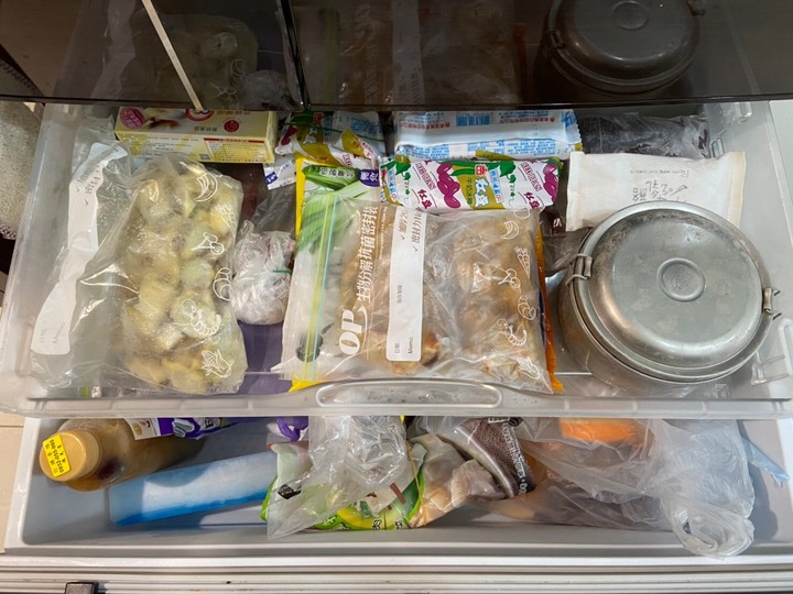 點我看大圖 疫情都在家,開箱一下陪了我家5年的三菱冰箱