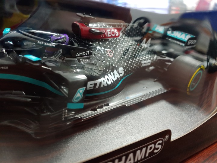 [開箱]1/18 MINICHAMPS MERCEDES W11 L.HAMILTON 2020