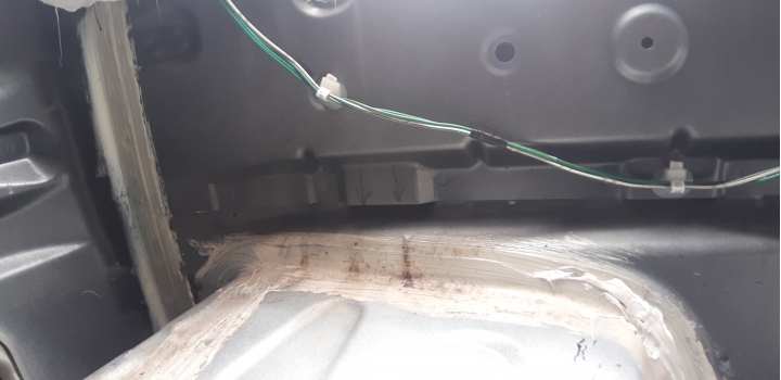 03年altis後車廂漏水，請問是防水膠條的問題嗎？