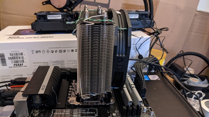 微星MSI MAG CoreLiquio 360R 簡易開箱 (更新 空冷利民TRUE Spirit 140 Power 單風扇水冷 MasterLiquid ML120L V2 RGB 雙風扇水冷 微星MAG CoreLiquio 240R 溫度測試對比) )