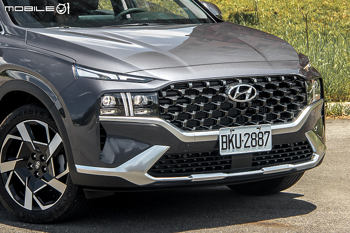 Hyundai 小改款 Santa Fe 試駕|大改款等級的全面進化