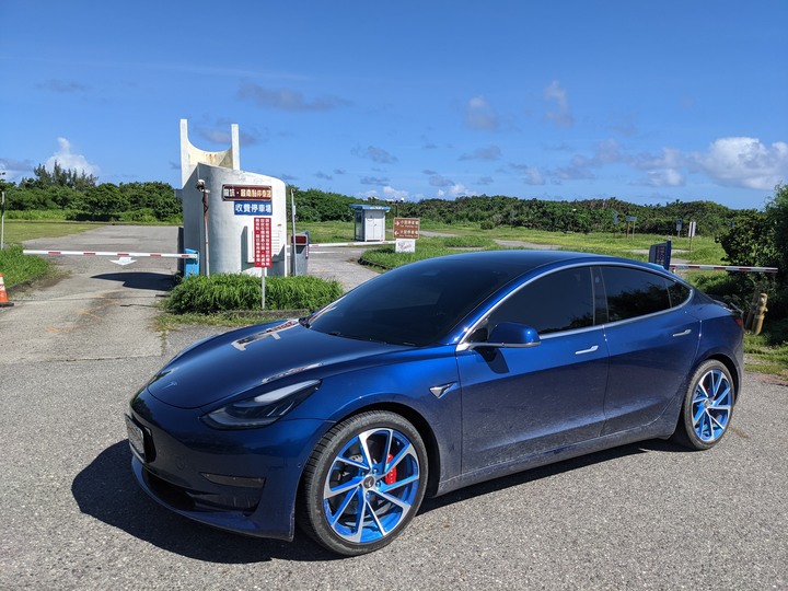 特斯拉勇闖中央山脈大縱走,電動車台灣切地瓜!