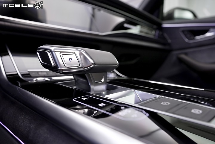 實車照片分享 Audi Q8 55 TFSI quattro S line 金屬龍焰橘 Dragon orange