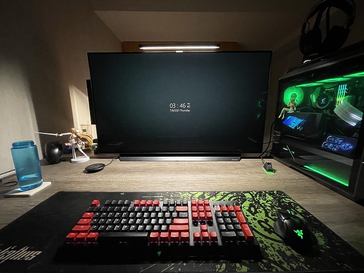 一次入手兩隻BenQ ScreenBar Halo 掛電視+曲面螢幕