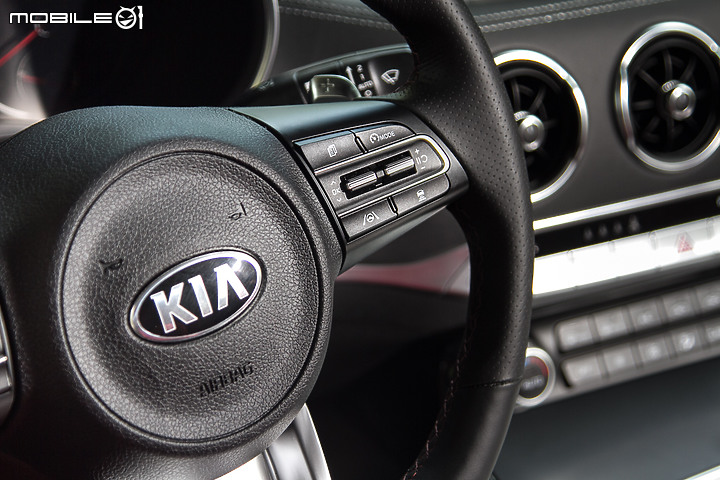 Kia Stinger 3.3 GT AWD小改款試駕∣務實生活、駕馭樂趣 其實可以兼得