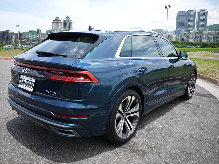 [開箱/圖多/詳介] Audi Q8 55 TFSI quattro S line