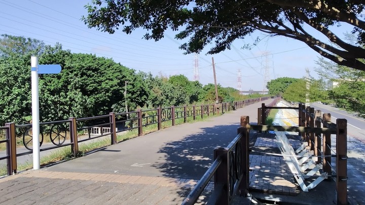 [佛教] 龍井大肚堤防自行車道上的奇異之事 (文長)