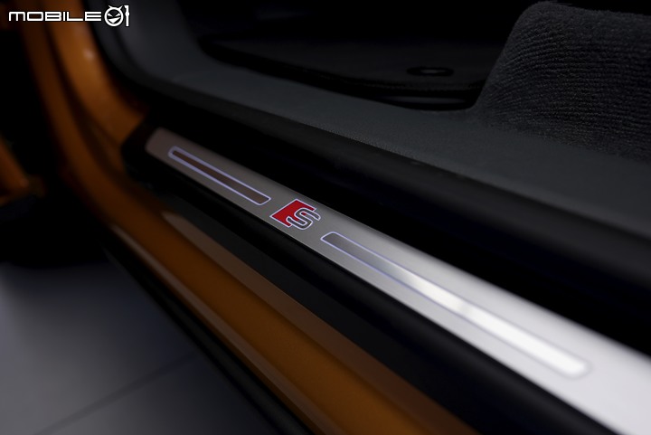 實車照片分享 Audi Q8 55 TFSI quattro S line 金屬龍焰橘 Dragon orange