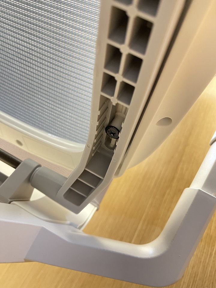 COSTCO 電腦椅 SIDIZ T50 AIR 椅墊有異音 ? 請教是否正常