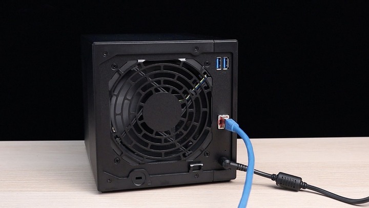 點我看大圖 ASUSTOR 入門 2.5GbE NAS,AS3304T 4bay 居家辦公儲存優選