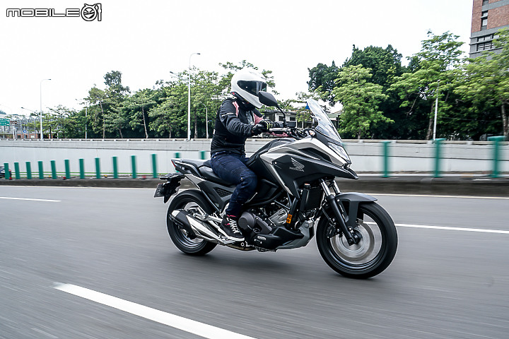 2021 HONDA NC750X DCT 試駕｜直覺操控 變速箱更滑順